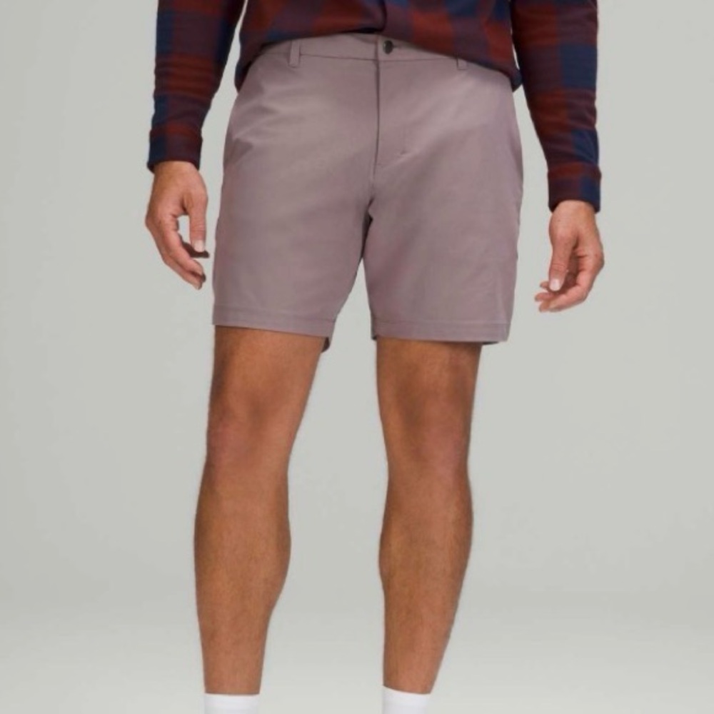 Lululemon Men's commission classic fit shorts size 38